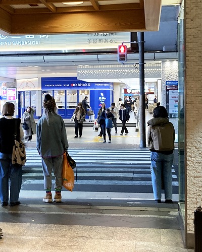 JR大阪駅から阪急高速バスターミナル(阪急高速バス大阪梅田ターミナル【阪急三番街】)への行き方